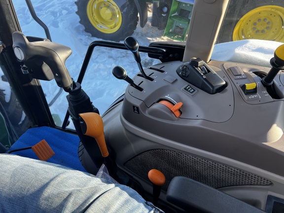 2025 John Deere 5075M - Photo31