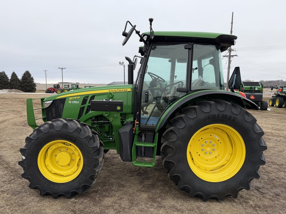 2025 John Deere 5075M - Photo6