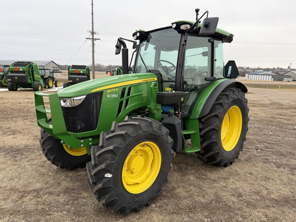 2025 John Deere 5075M - Photo7