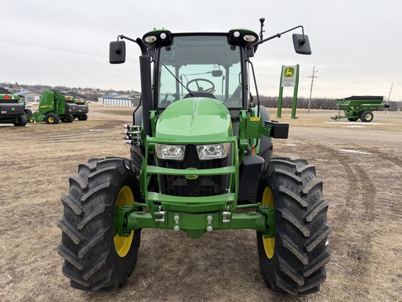 2025 John Deere 5075M - Photo8