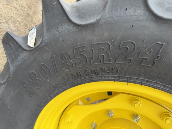 2025 John Deere 5075M - Photo9