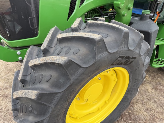 2025 John Deere 5075M - Photo10