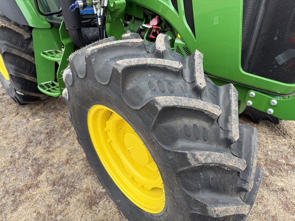 2025 John Deere 5075M - Photo12