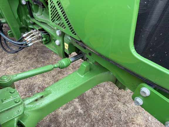 2025 John Deere 5075M - Photo13