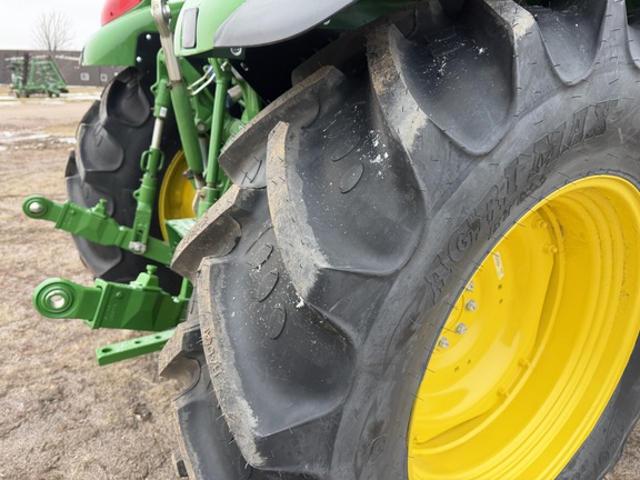 2025 John Deere 5075M - Photo15