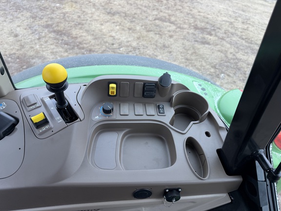 2025 John Deere 5075M - Photo29