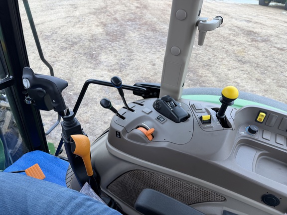 2025 John Deere 5075M - Photo30