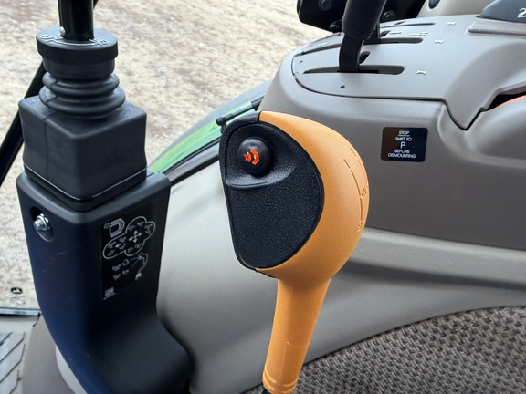 2025 John Deere 5075M - Photo31