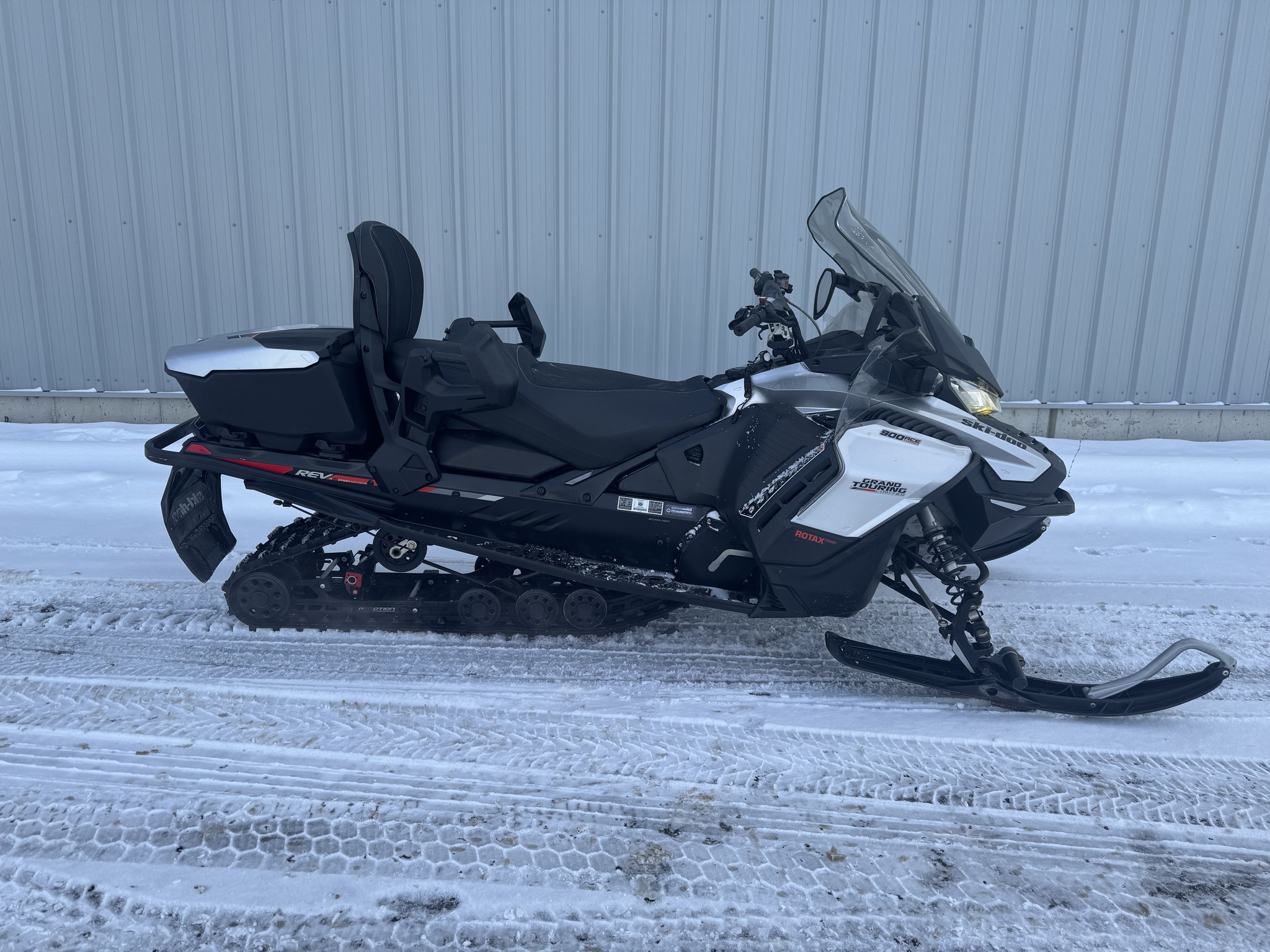 2019 Ski Doo Grand-Touring LTD 900 turbo Image 6