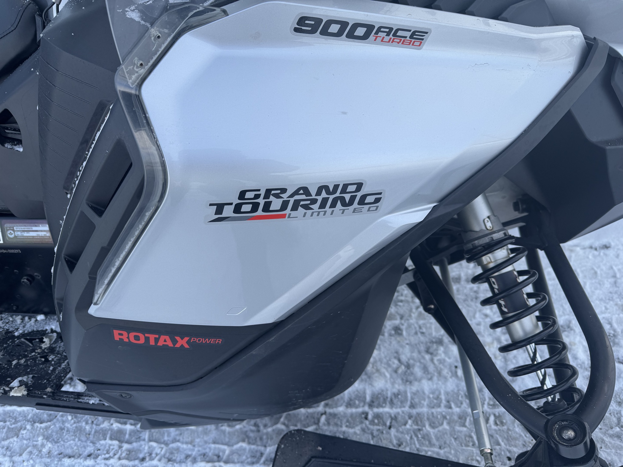 2019 Ski Doo Grand-Touring LTD 900 turbo Image 9