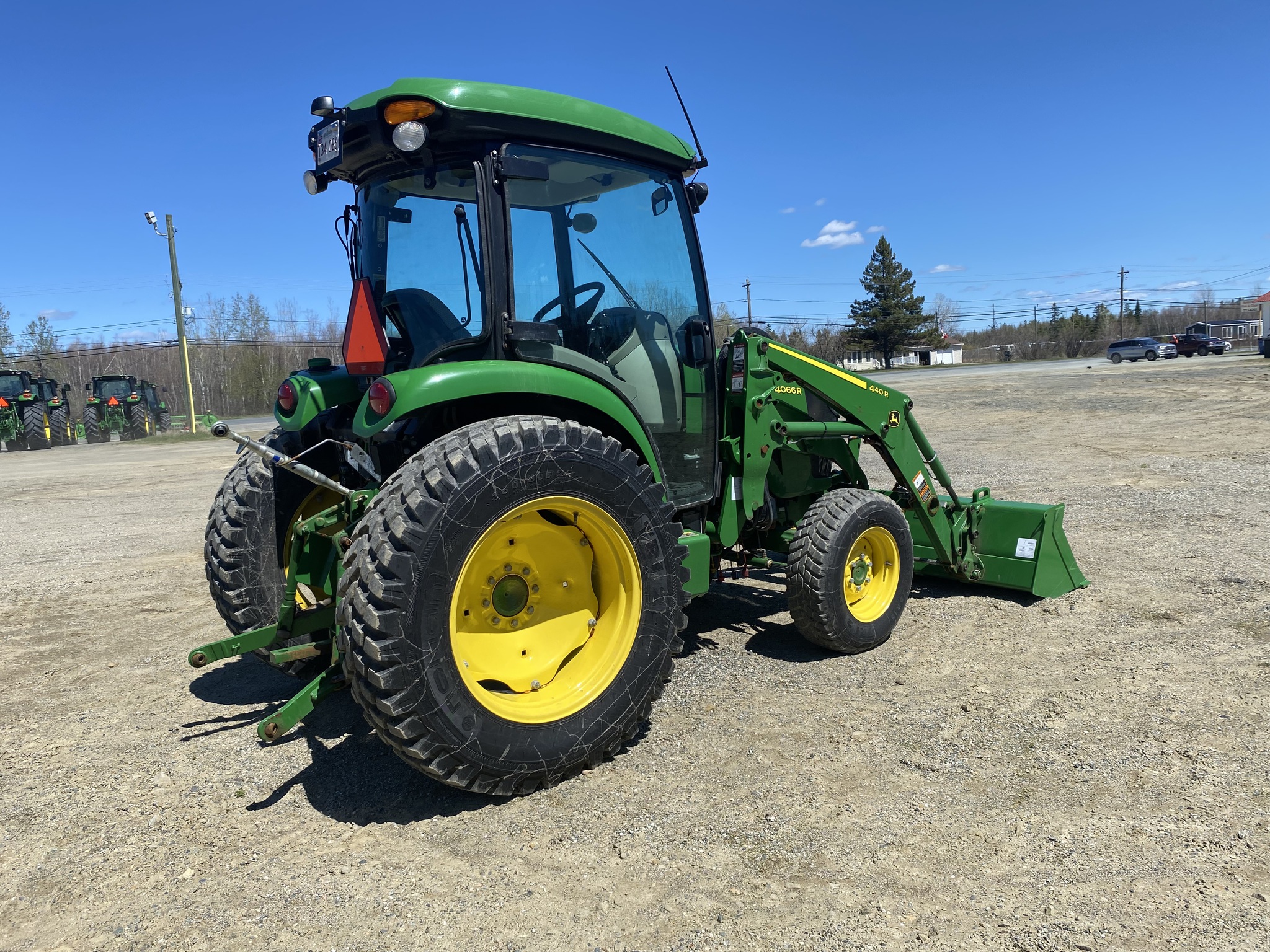 2022 John Deere 4066R Image 4