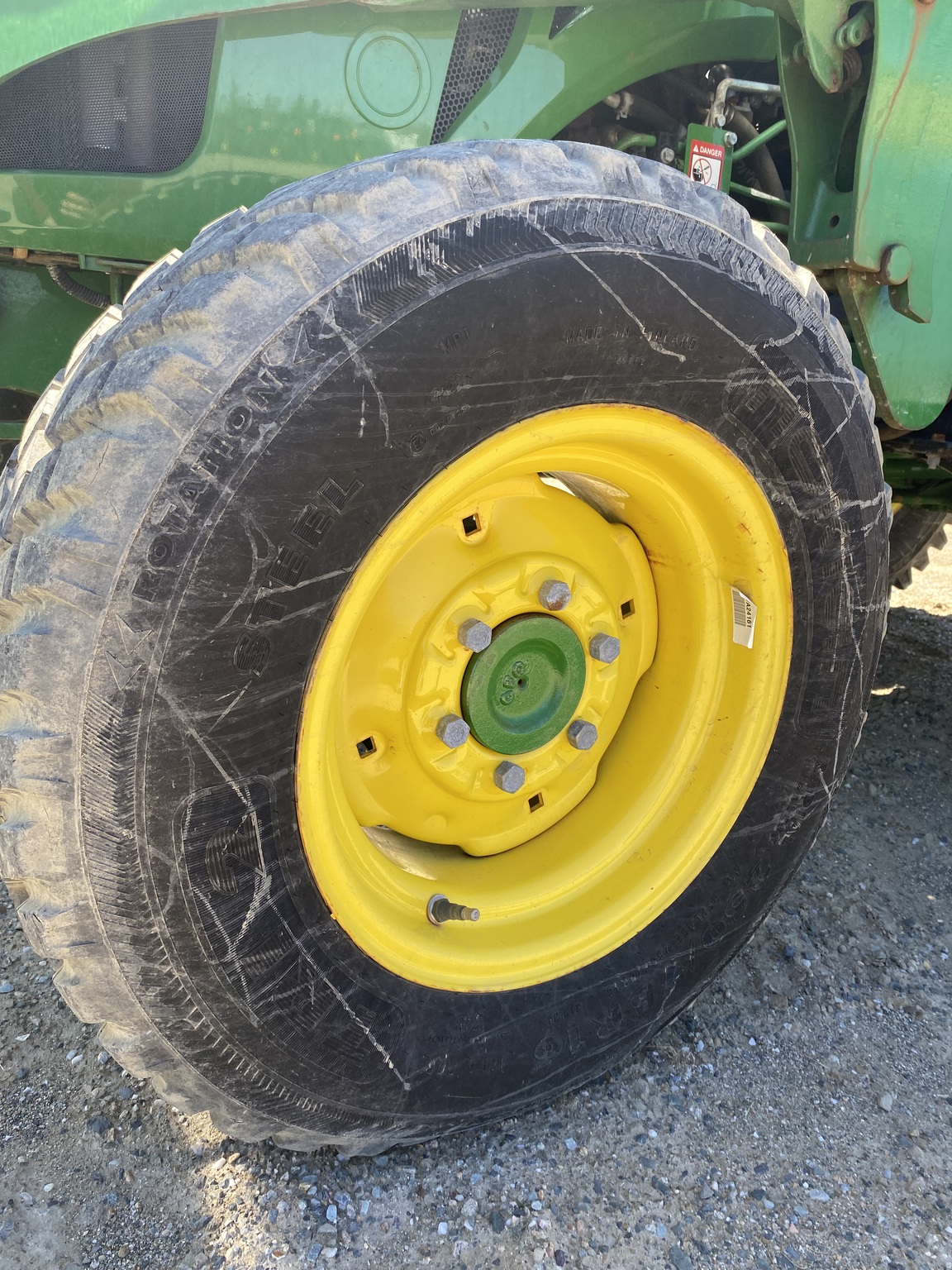 2022 John Deere 4066R Image 9