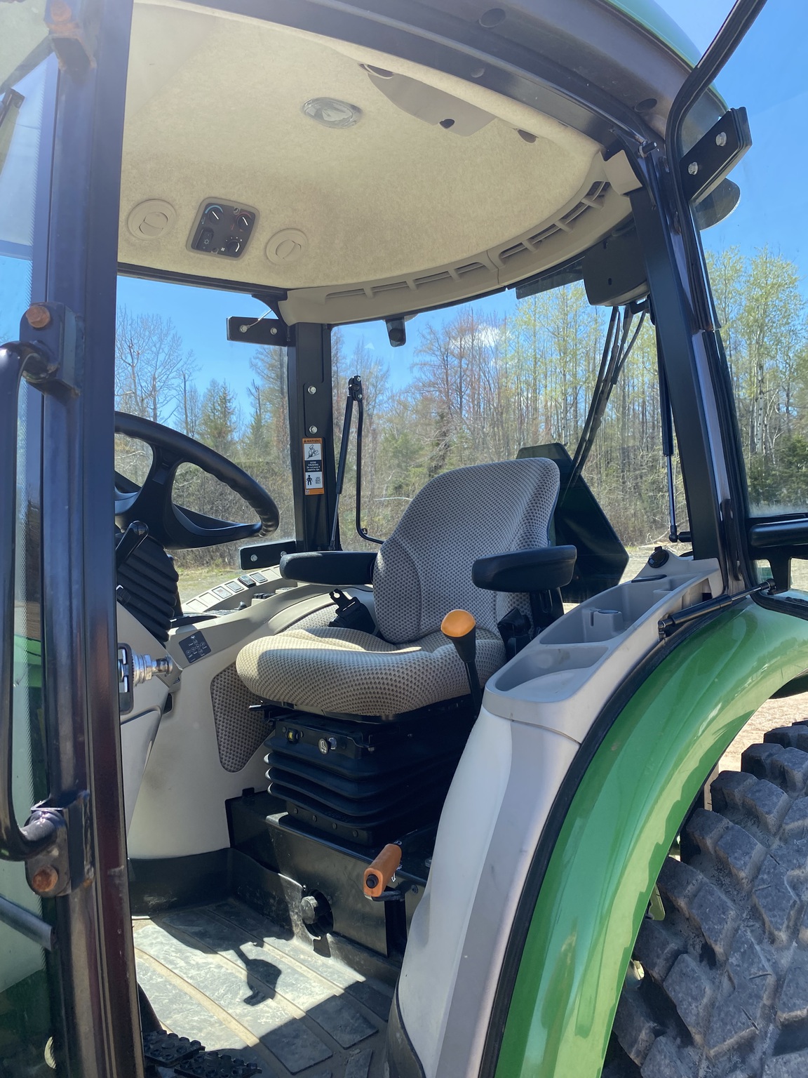 2022 John Deere 4066R Image 10