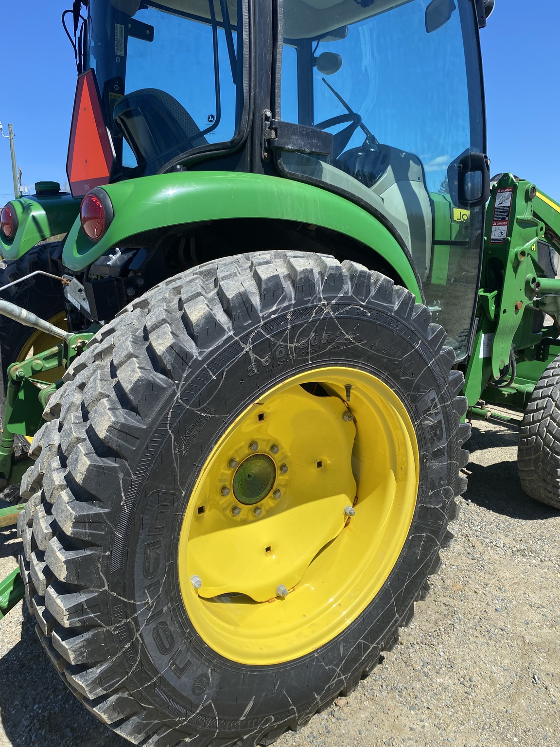2022 John Deere 4066R Image 8