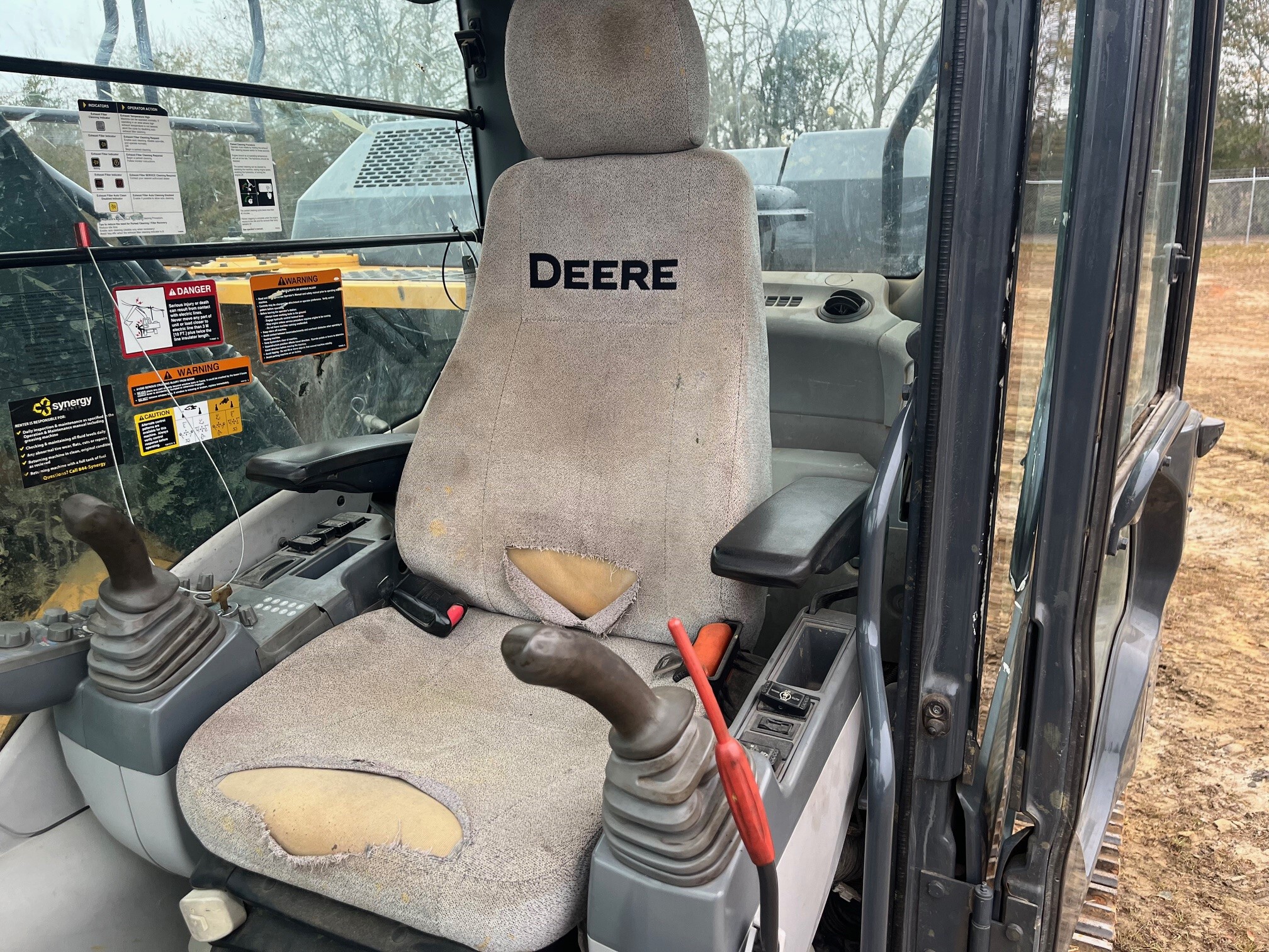2019 John Deere 210G LC Image 6