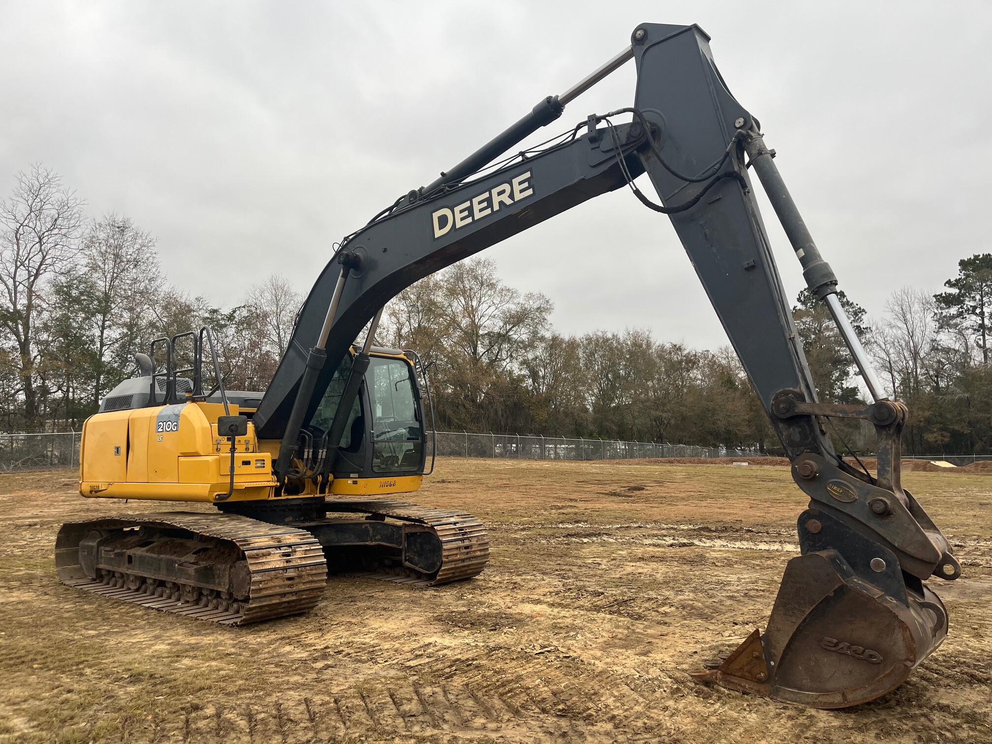 2019 John Deere 210G LC Image 4