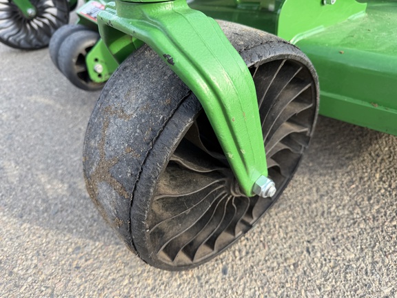 2025 John Deere Z970R - Photo9