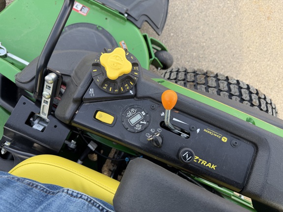 2025 John Deere Z970R - Photo18
