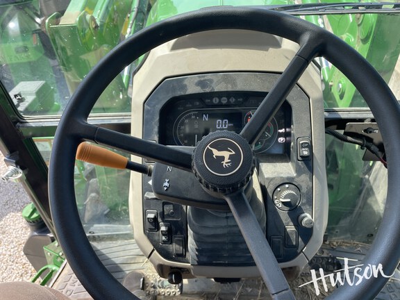Photo of 2024 John Deere 6105E