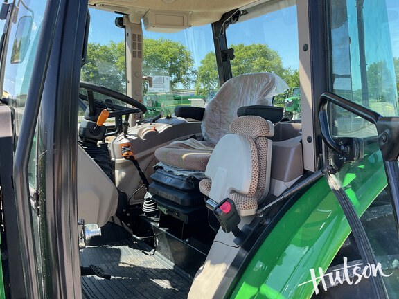 Photo of 2024 John Deere 6105E