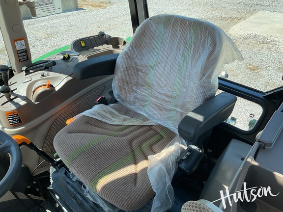 Photo of 2024 John Deere 6105E
