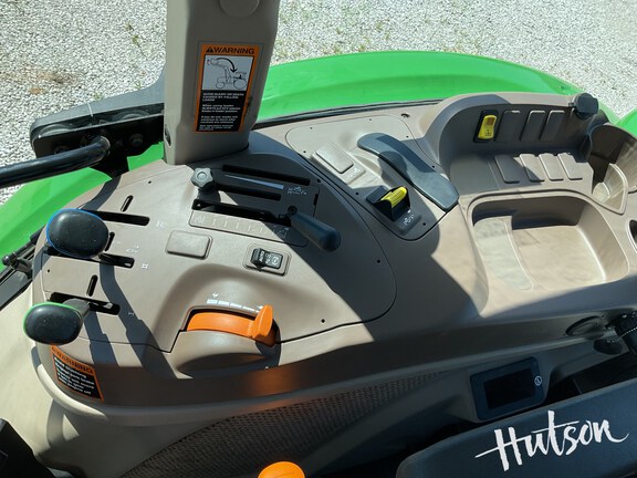 Photo of 2024 John Deere 6105E
