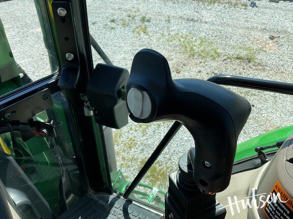 Photo of 2024 John Deere 6105E
