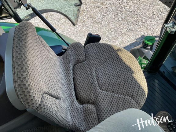 Photo of 2024 John Deere 6105E