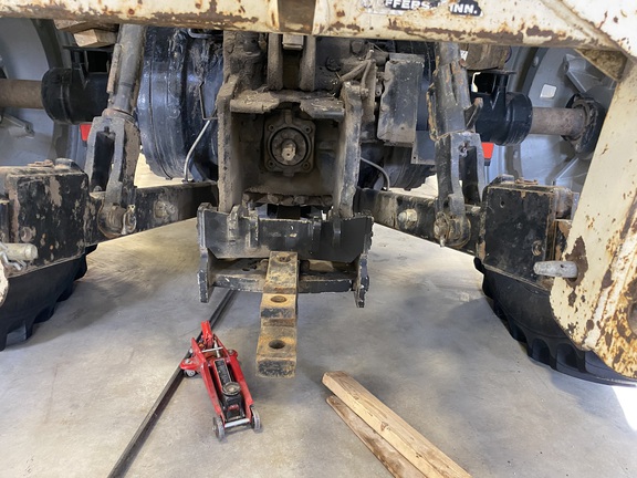 2004 Challenger MT565B - Photo21