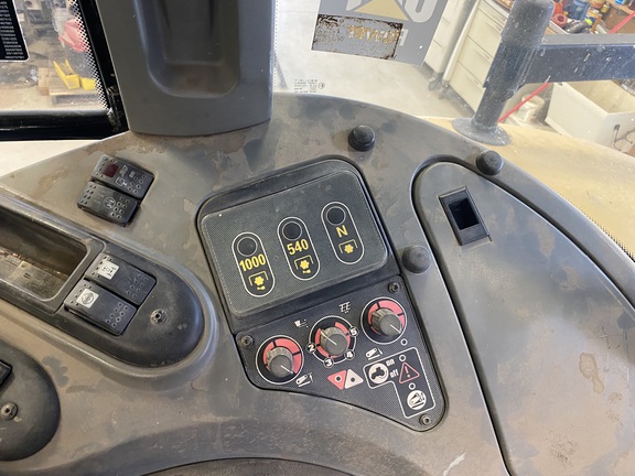 2004 Challenger MT565B - Photo16