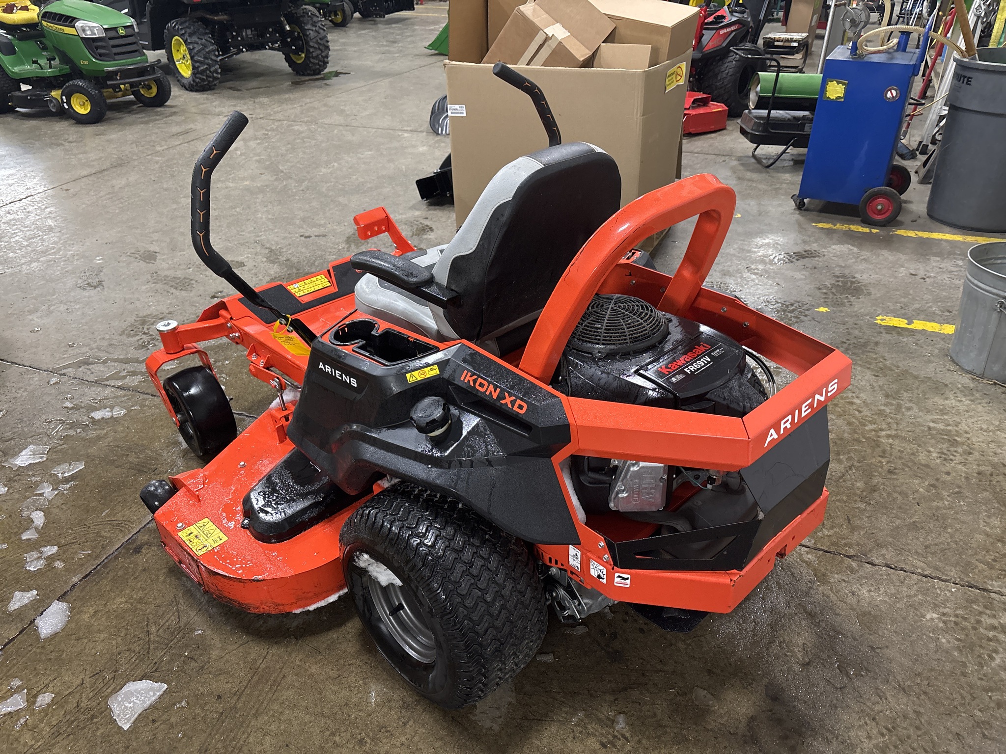 Used 2022 Ariens IKON XD 52 Zero Turn Mowers at Koenig Equipment in Urbana, OH - PhotoXL0