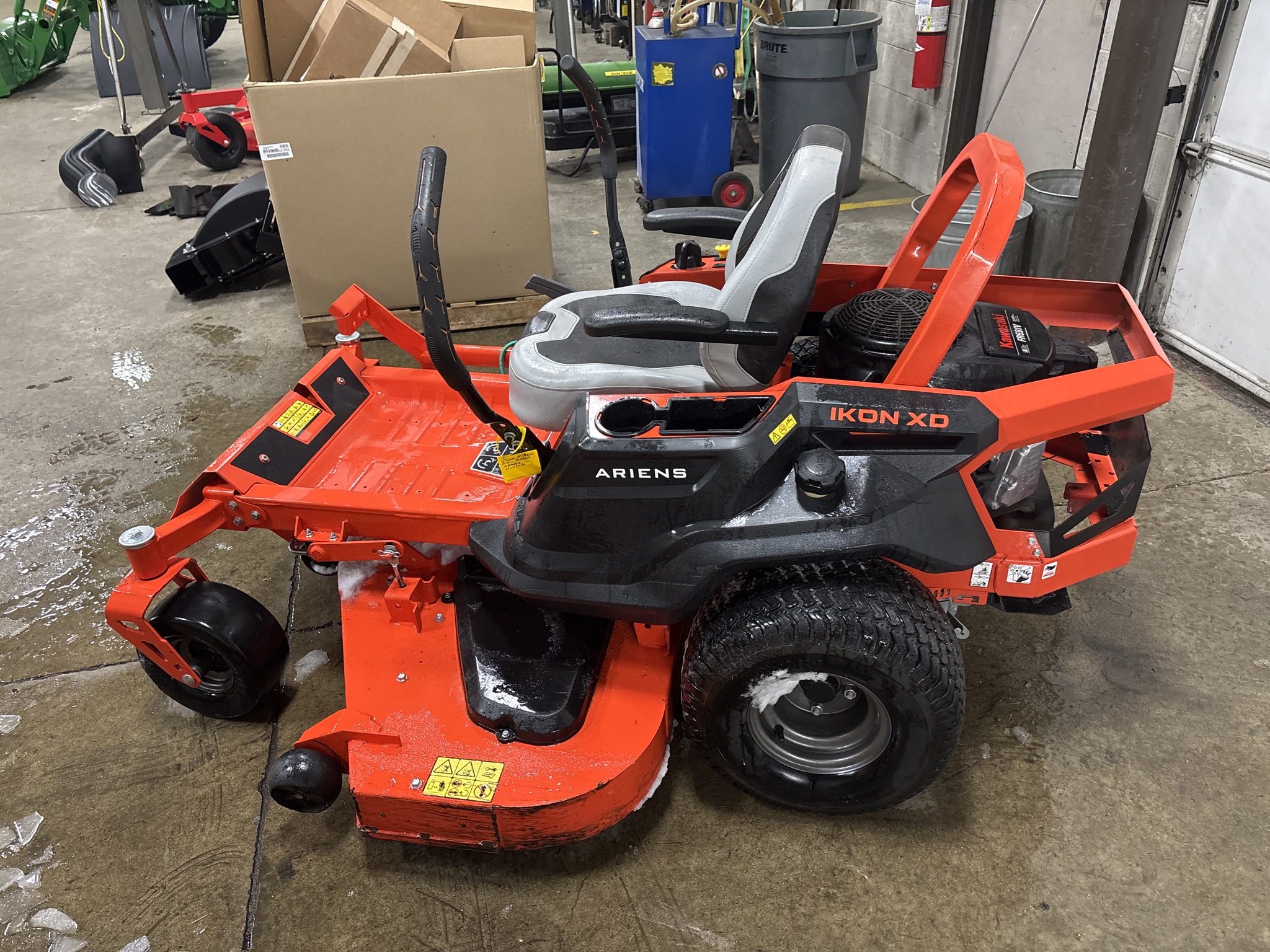 Used 2022 Ariens IKON XD 52 Zero Turn Mowers at Koenig Equipment in Urbana, OH - PhotoXL7