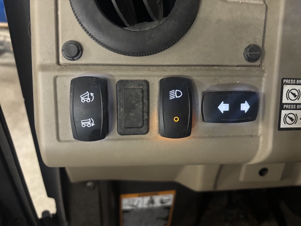 2023 John Deere XUV 835R Image 15