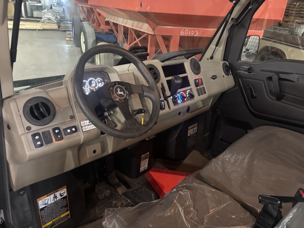 2023 John Deere XUV 835R Image 9