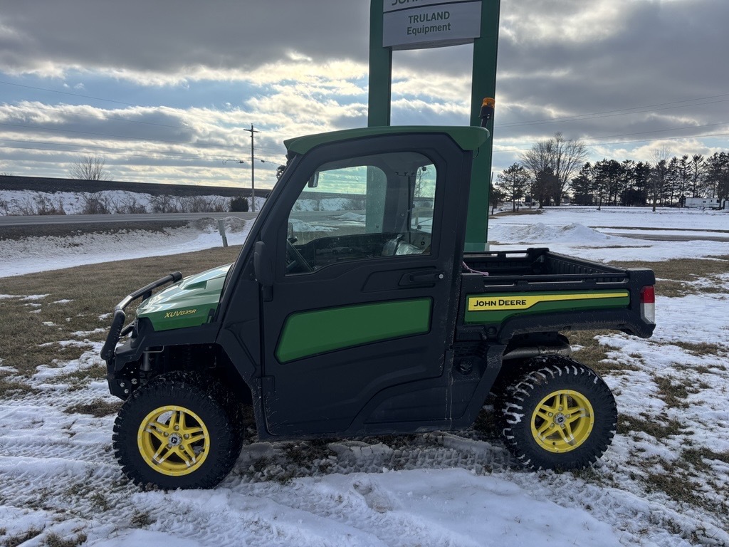 2023 John Deere XUV 835R Image 2