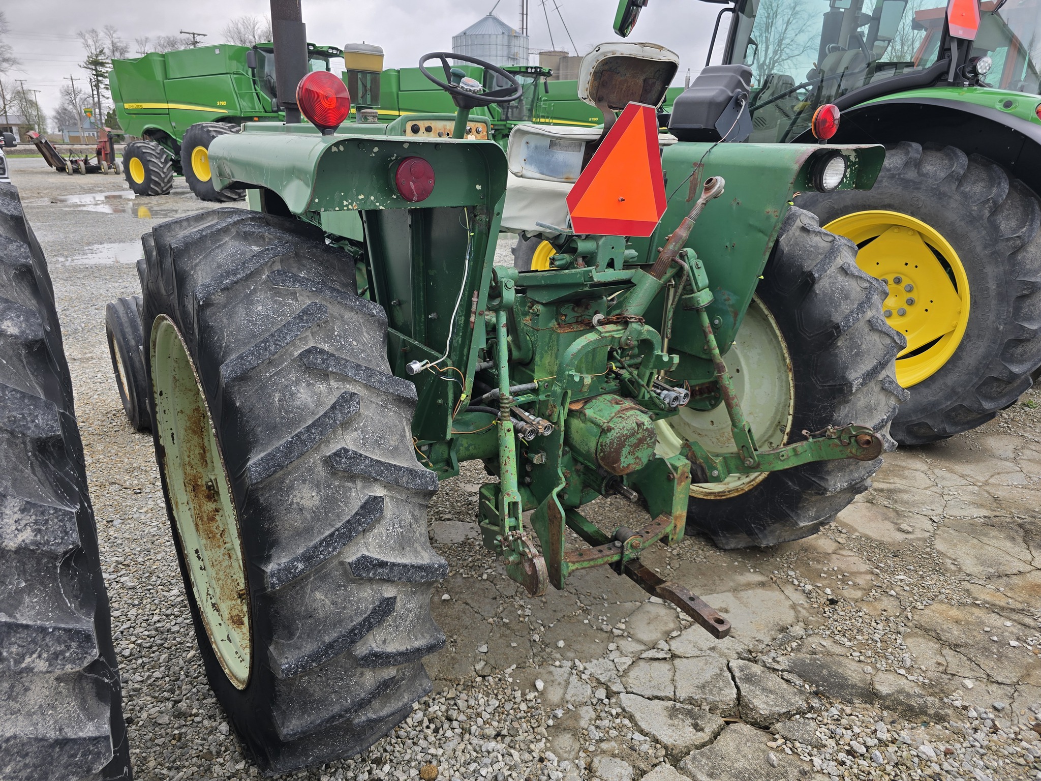 1969 Oliver 1655 Image 9