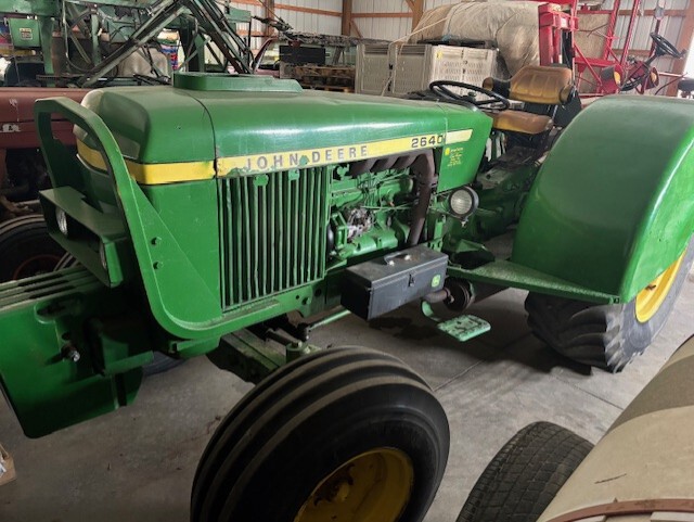 John Deere 2640 Image 1