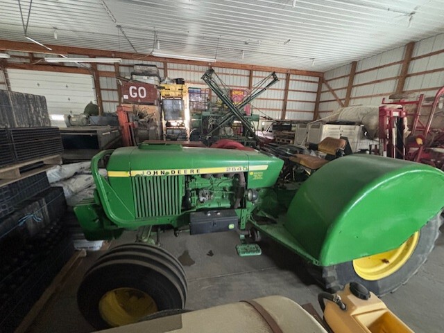 John Deere 2640 Image 2