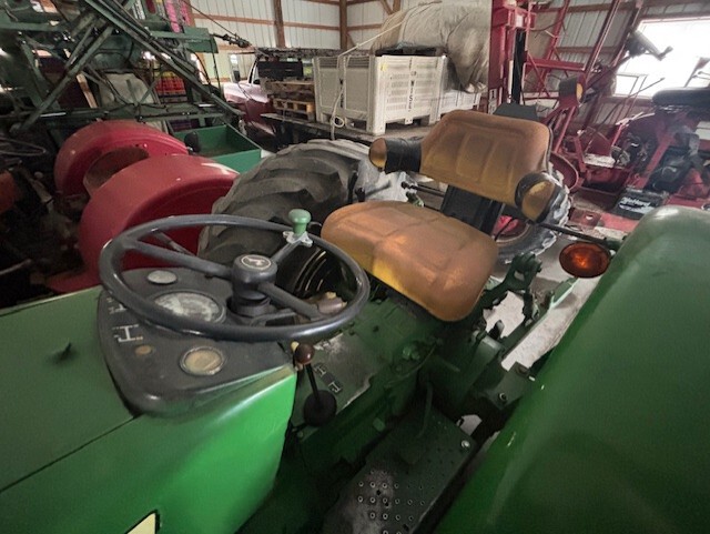 John Deere 2640 Image 6