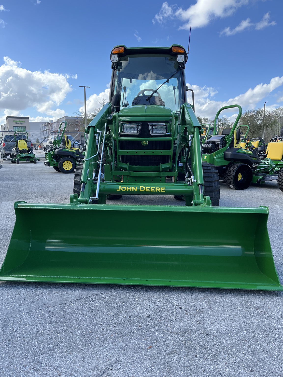 John Deere 4044R Image 4