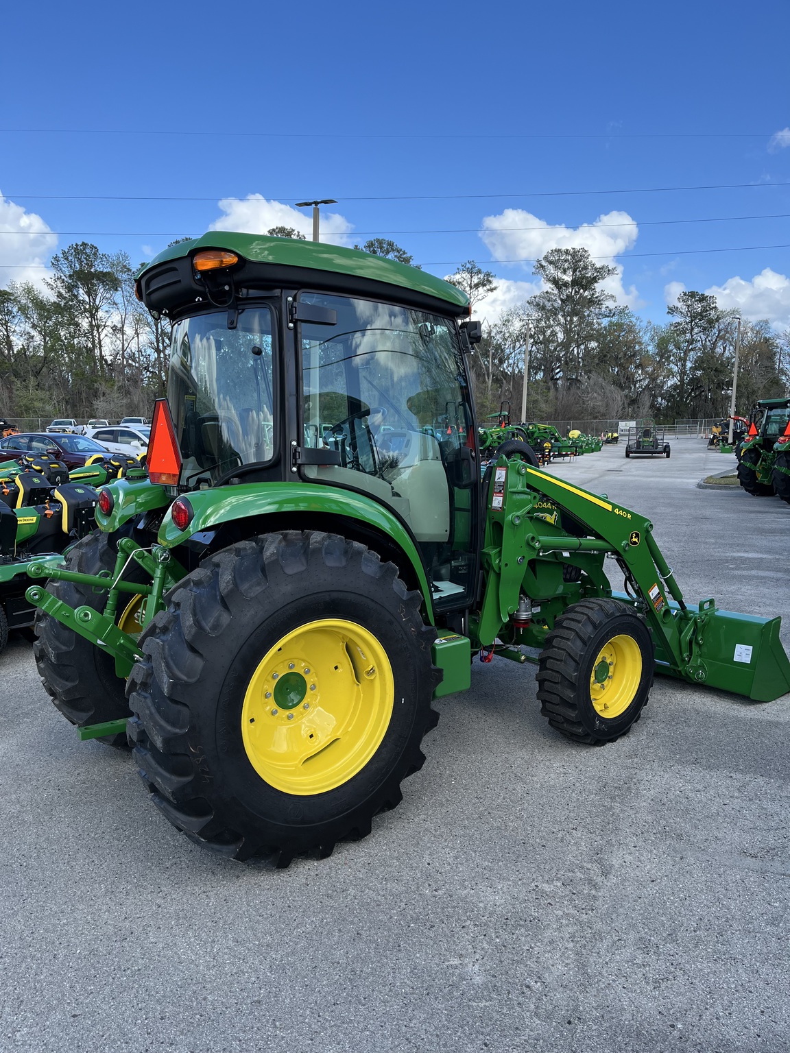 John Deere 4044R Image 5