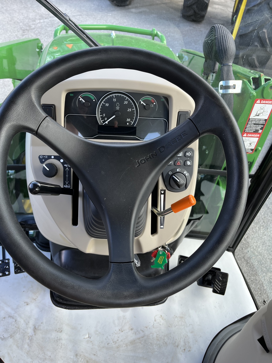 John Deere 4044R Image 9
