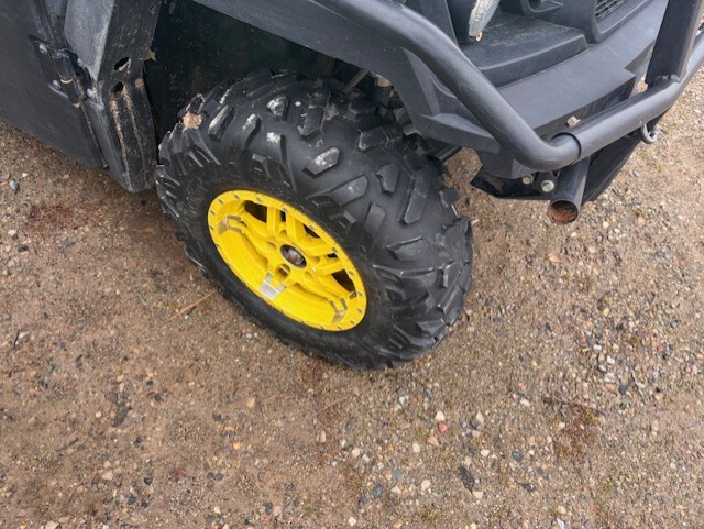 John Deere XUV835M HVAC Cab Image 3