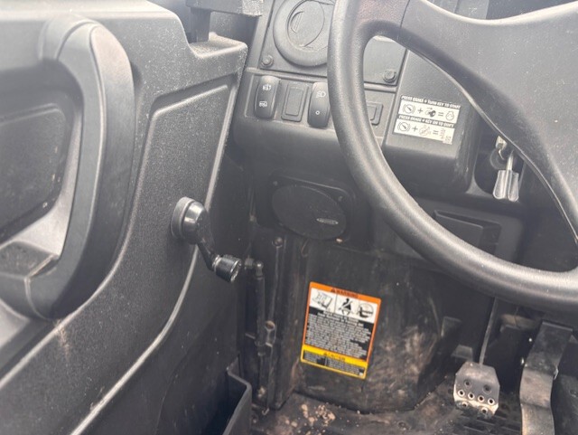 John Deere XUV835M HVAC Cab Image 5