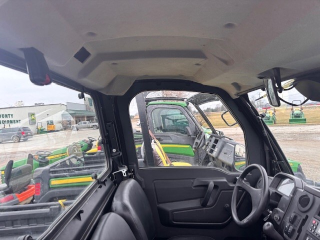 John Deere XUV835M HVAC Cab Image 6