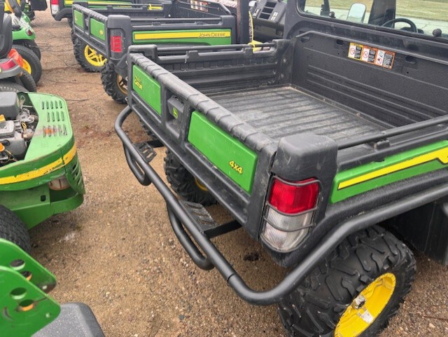 John Deere XUV835M HVAC Cab Image 7