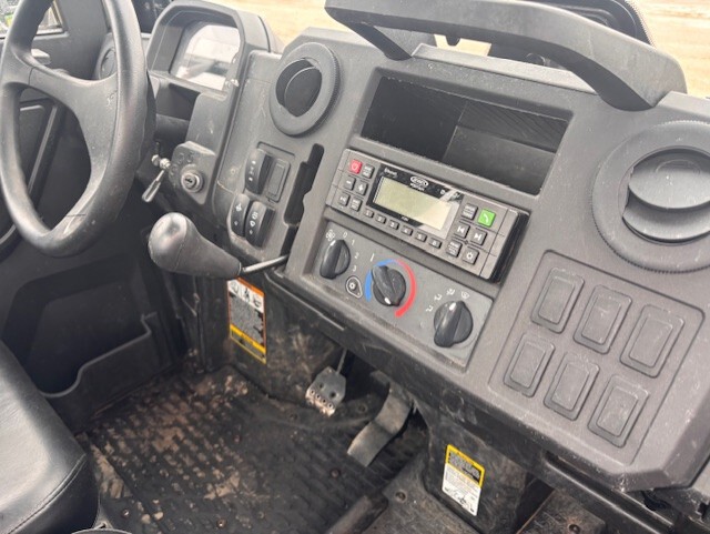 John Deere XUV835M HVAC Cab Image 8