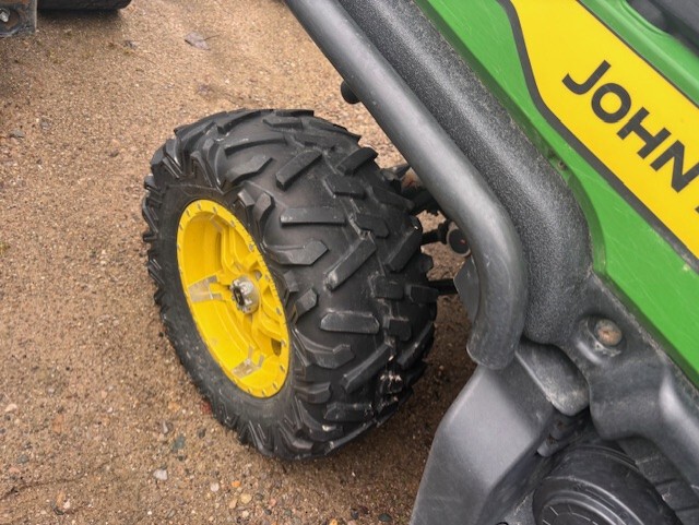 John Deere XUV835M HVAC Cab Image 9