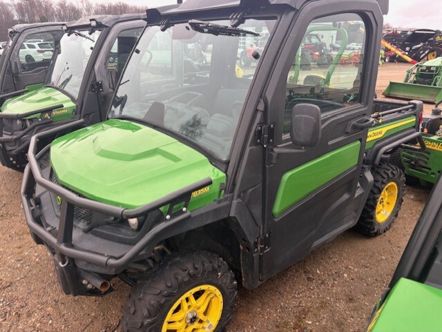 John Deere XUV835M HVAC Cab Image 11