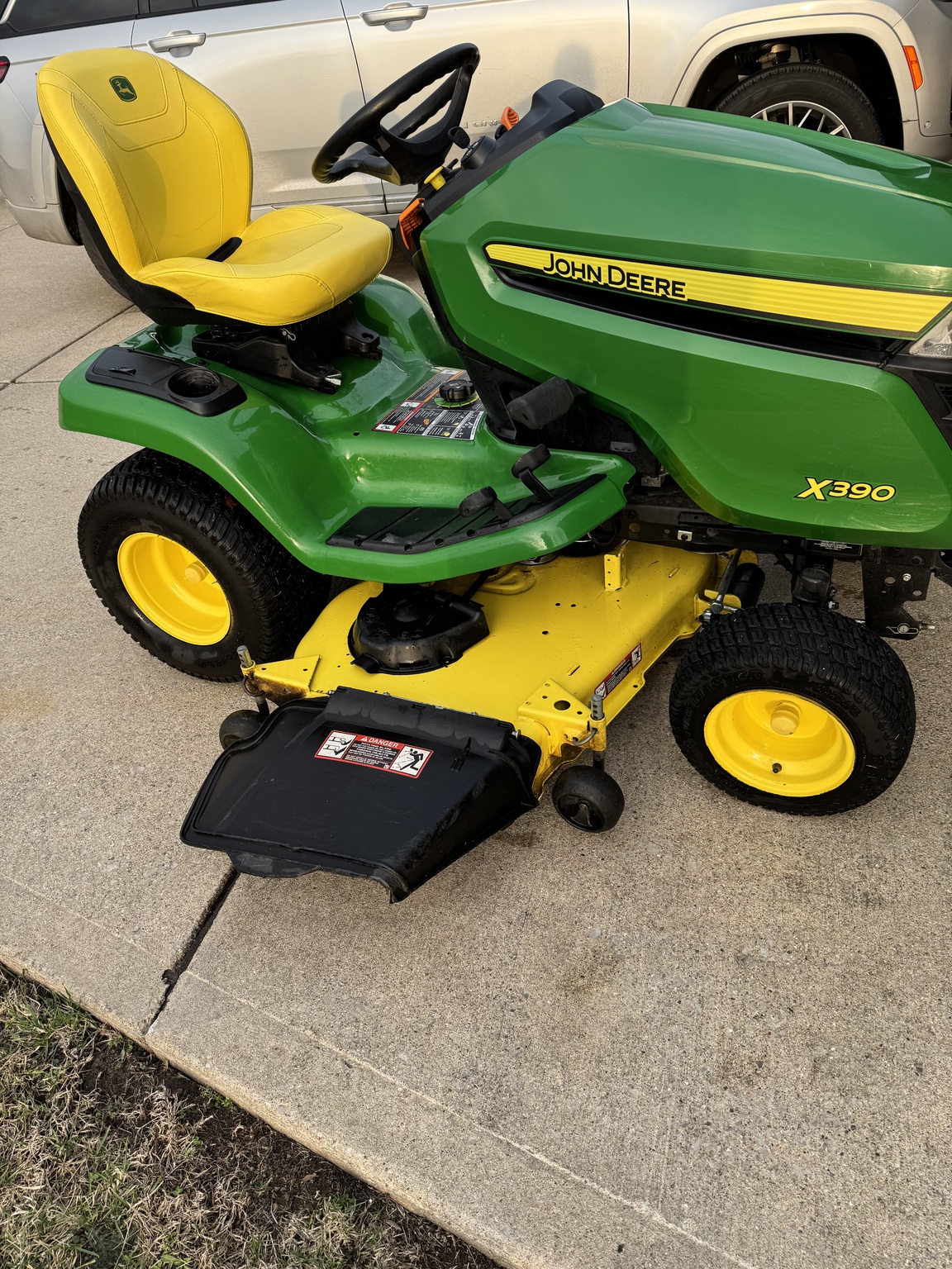 2020 John Deere X390 Image 3
